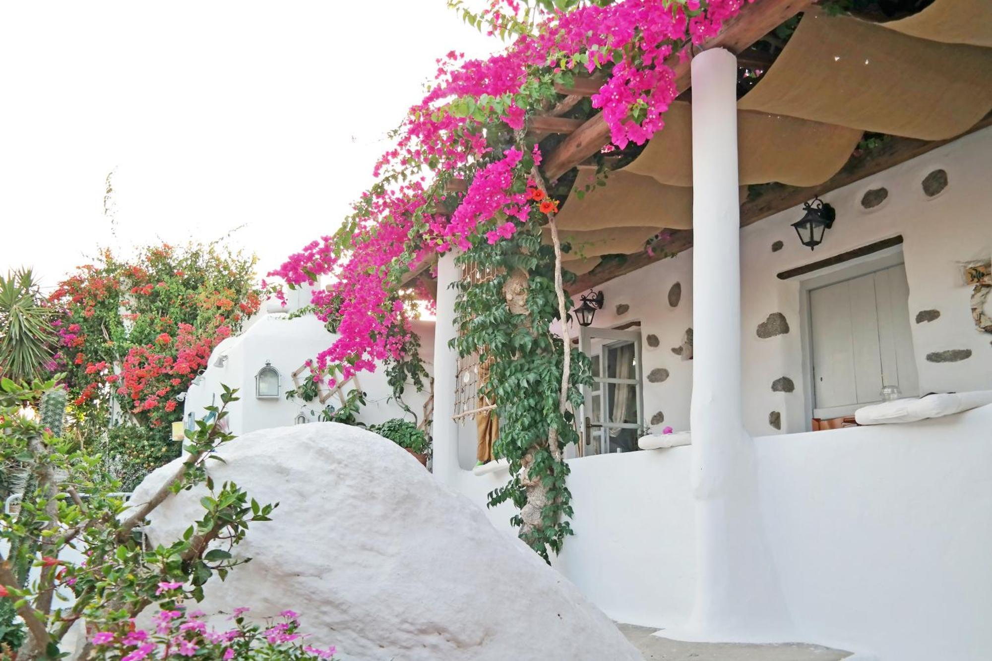 Sunrock Suites Stelida  Esterno foto